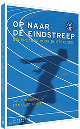 Met de NT2-methode Op naar de eindstreep kunnen hoogopgeleide Duitstaligen hun Nederlandse taalvaardigheid naar niveau B2 tillen en oefenen voor het Staatsexamen. 
